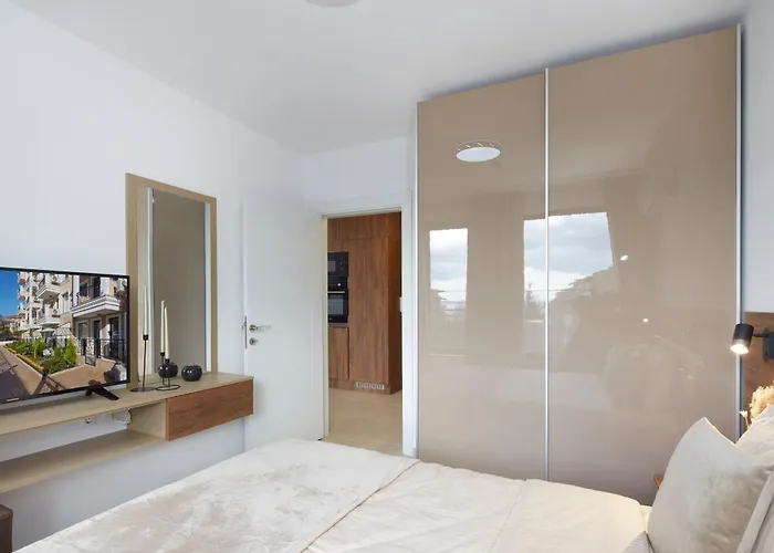 Апартаменты Balkon Mit Meerblick Свети-Влас
